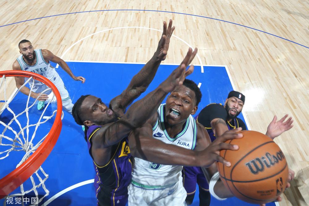 比分板上的 比分板上的